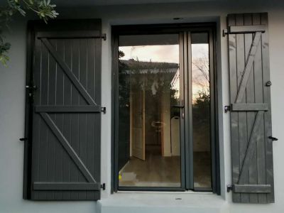 Rénovation d’une maison sur Le Bouscat avec des menuiseries aluminium Ral 7016